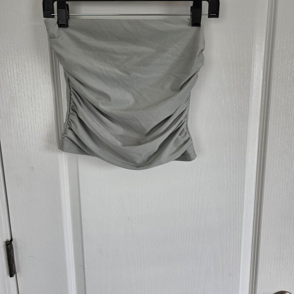 Edikted Women's Grey and Silver Crop-top